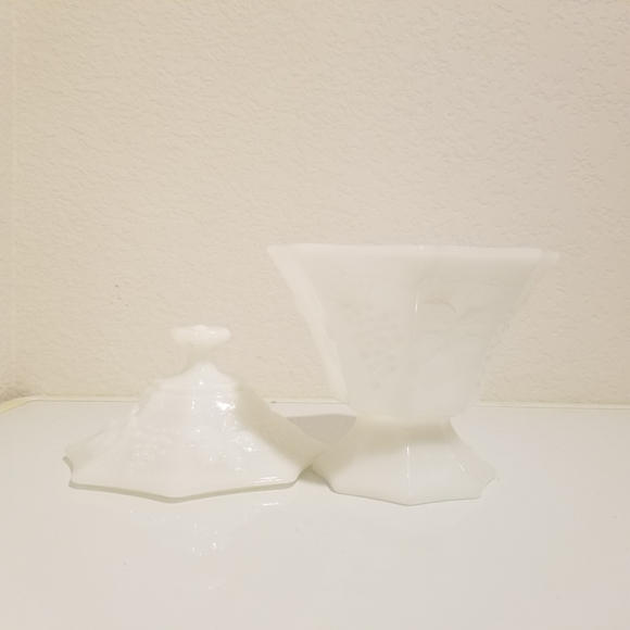 Vintage Milk Glass Candy Bowl with Lid, Pedestal Candy Dish Grapevines Decor - Picture 4 of 10